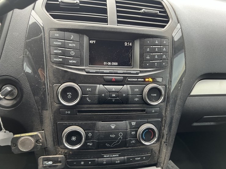 2016-ford-explorer-image-29