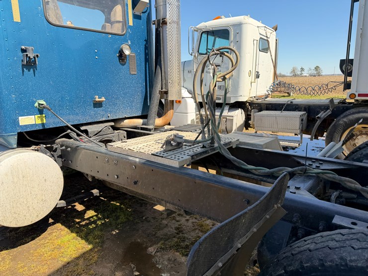 #42452-•-2007-international-l9427-daycab-truck-tractor-vin:-2hscnapr37c468369-image-26