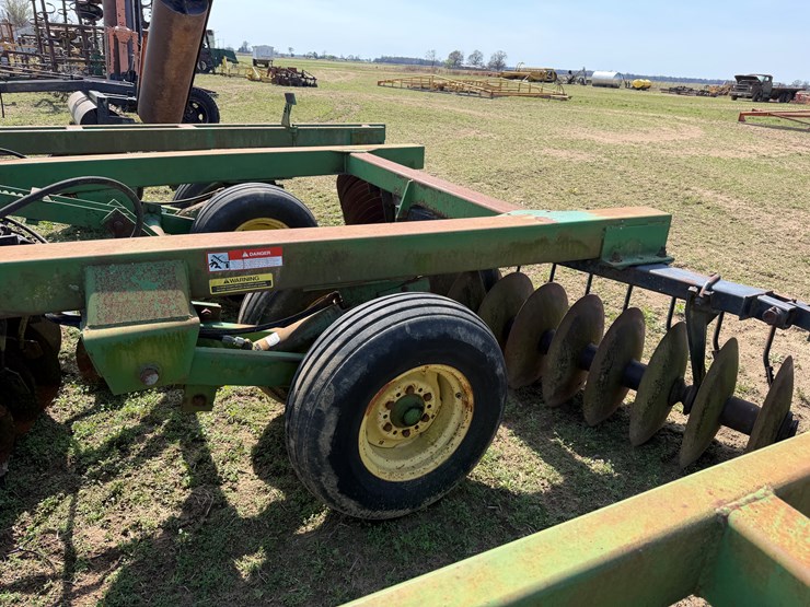 john-deere-630-image-10