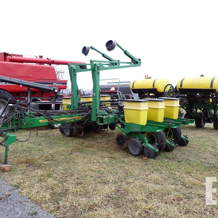 JOHN DEERE 1770