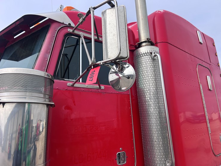 1998-peterbilt-379-image-12