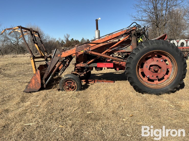 1957-farmall-350-2wd-tractor-w/loader-grapple-image-8