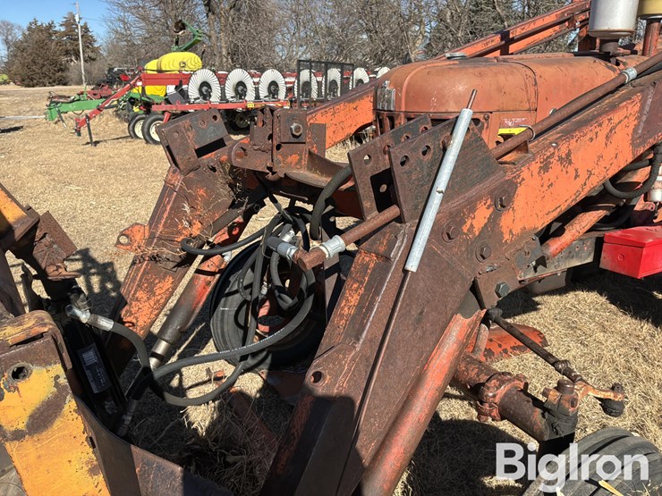 1957-farmall-350-2wd-tractor-w/loader-grapple-image-14