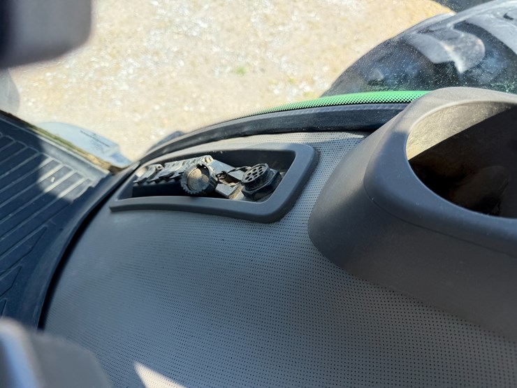 2010-john-deere-8270r-image-76