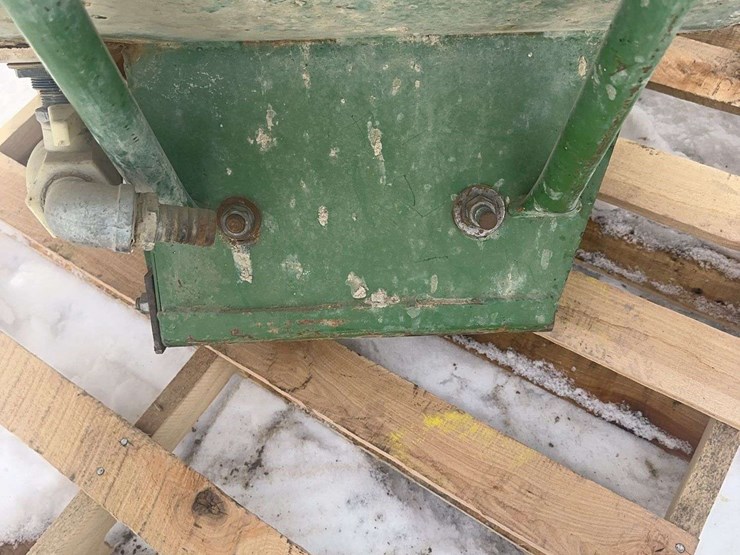 john-deere-220-image-9