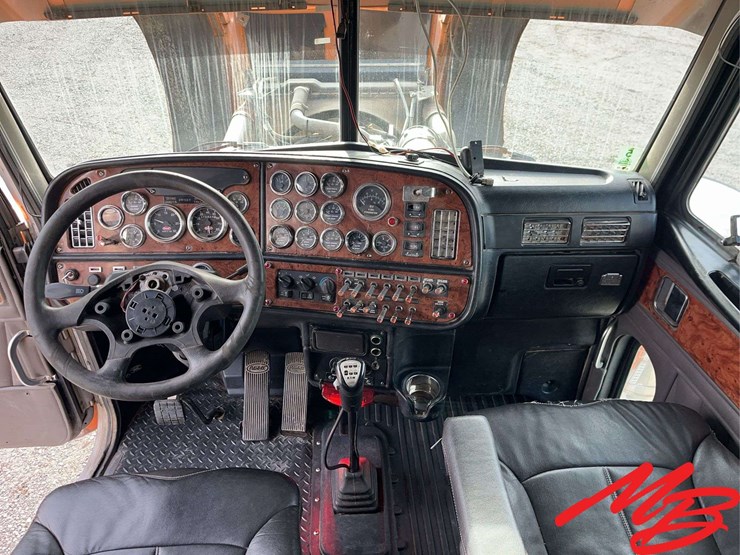 2004-peterbilt-379-image-40