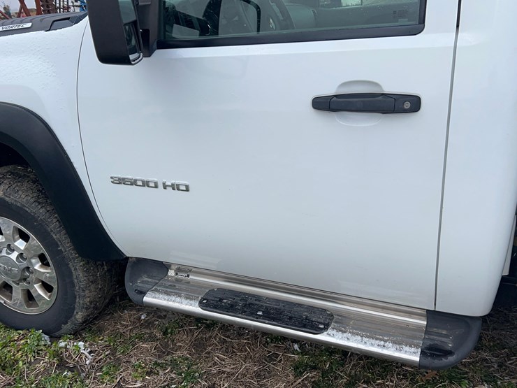 2011-chevrolet-3500hd-image-39