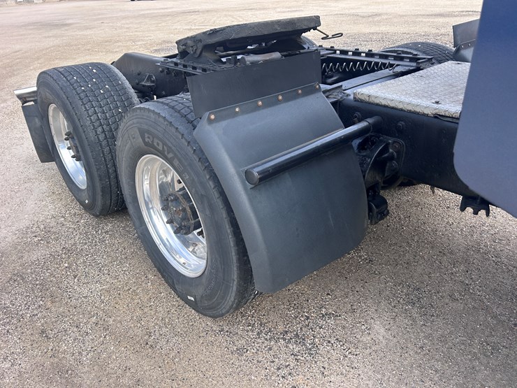 2000-peterbilt-379-image-27