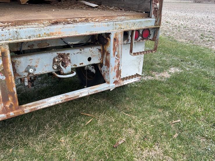 28'-single-axle-pup-trailer-for-storage-image-13