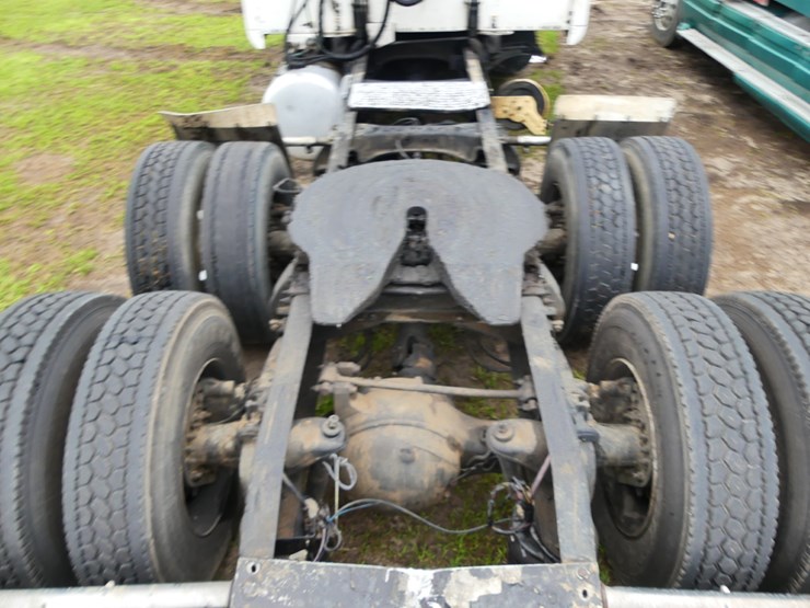 peterbilt-587-image-5