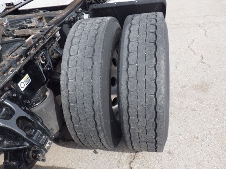 2022-kenworth-t680-image-7