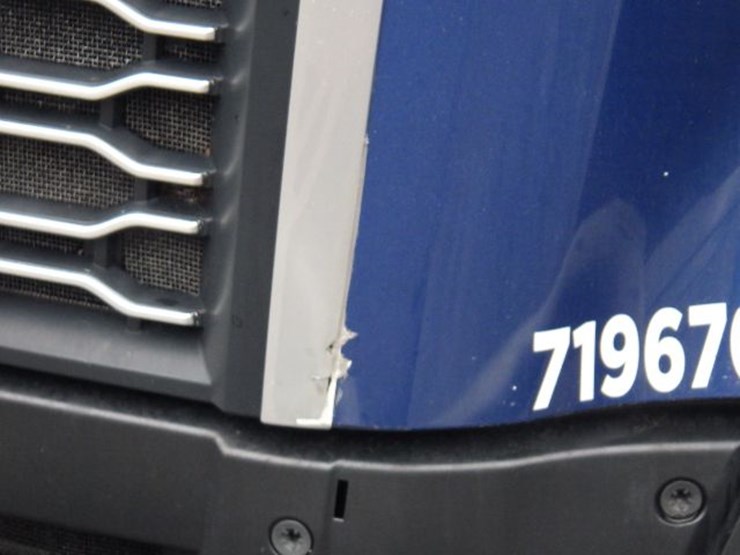 2019-volvo-vnl300-image-4