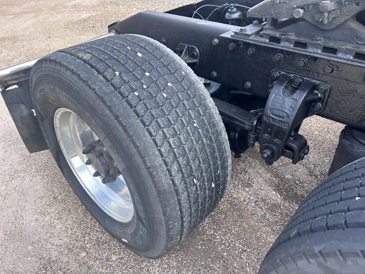 2000-peterbilt-379-image-28