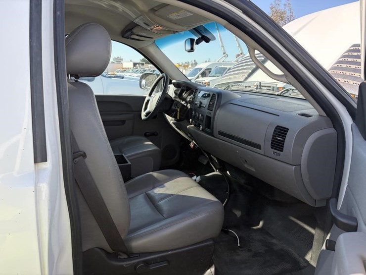 2012-chevrolet-2500-image-8