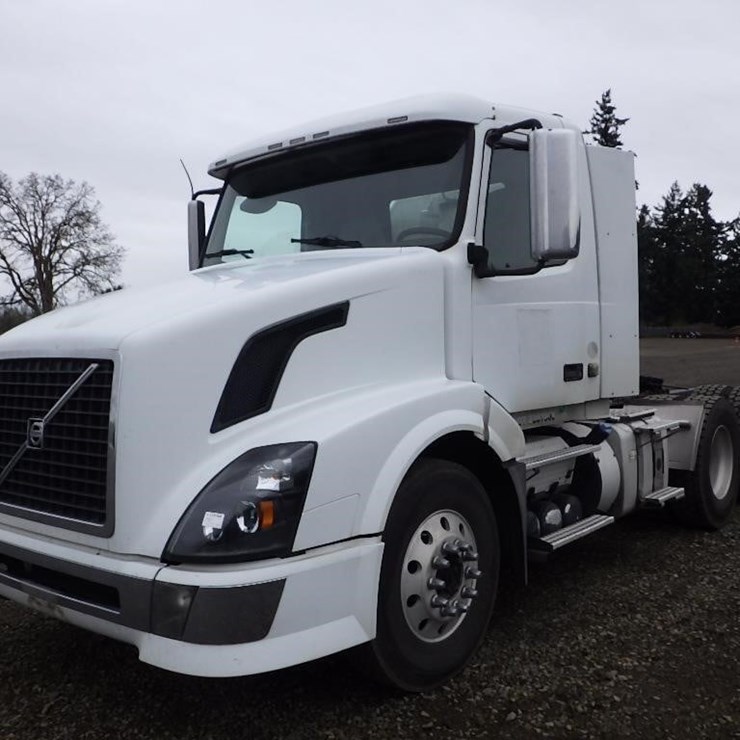 2011 Volvo VNL T/A Truck Tractor