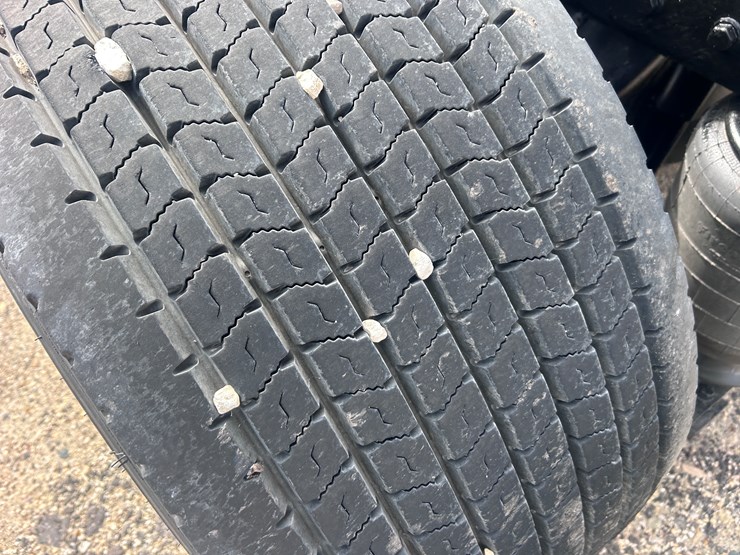 2000-peterbilt-379-image-82