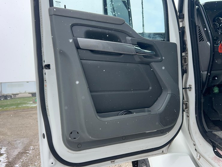 2017-kenworth-t680-image-50