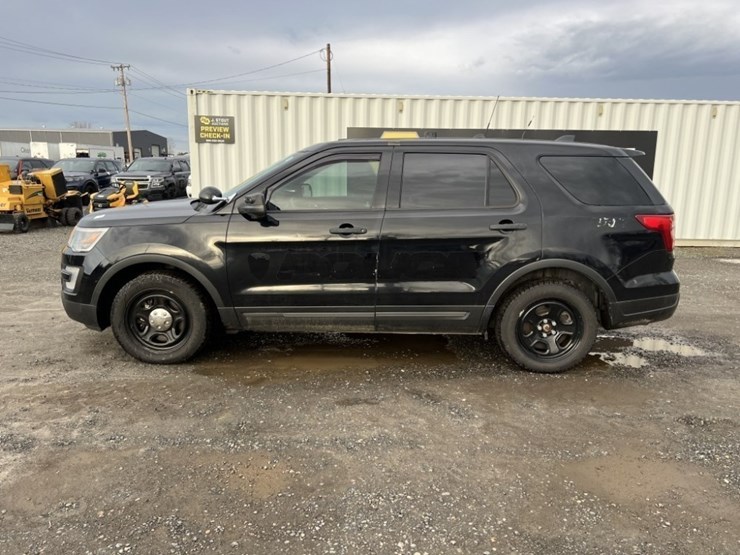 2016-ford-explorer-image-7