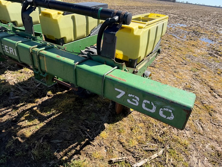 john-deere-7300-image-79