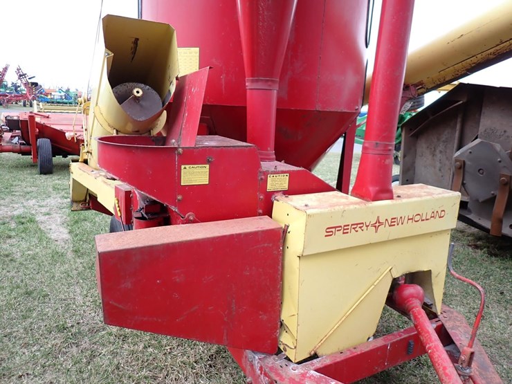 new-holland-353-image-12