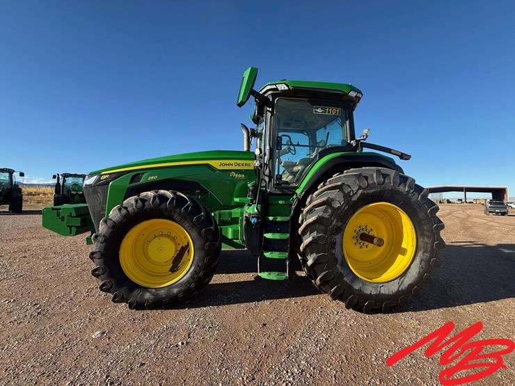 2020-john-deere-8r-250-image-5