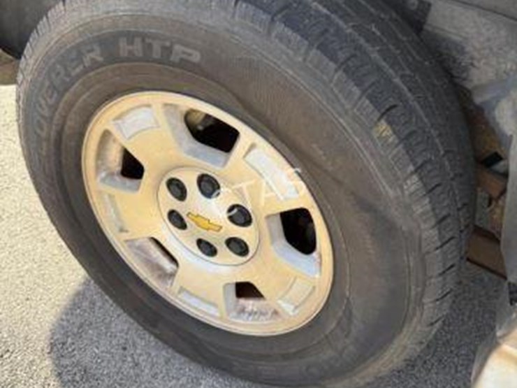 2001-chevrolet-suburban-image-5