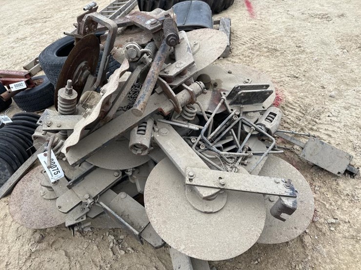 #75-•-pallet-no-till-coulters-for-anhydrous-applicator-image-1