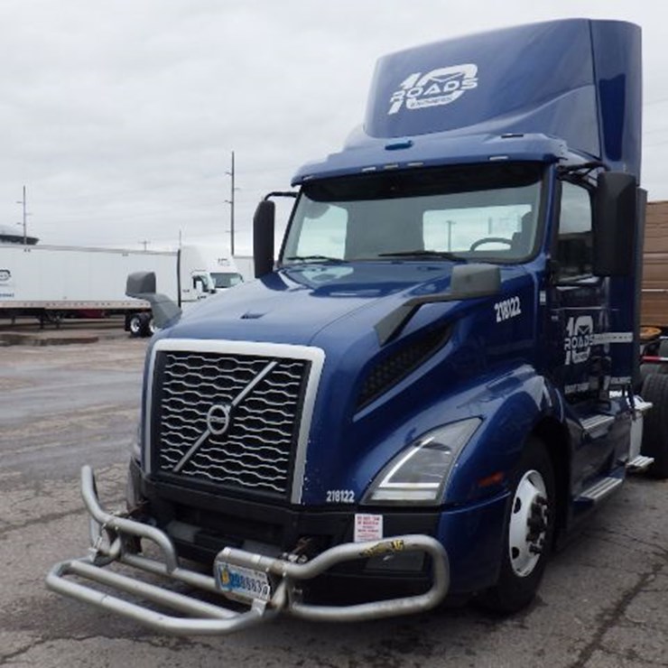 2018 VOLVO VNL300
