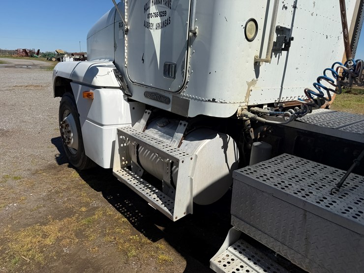 #42453-•-1996-freightliner-daycab-truck-tractor-vin:-1fupdcxb8th744360-image-26