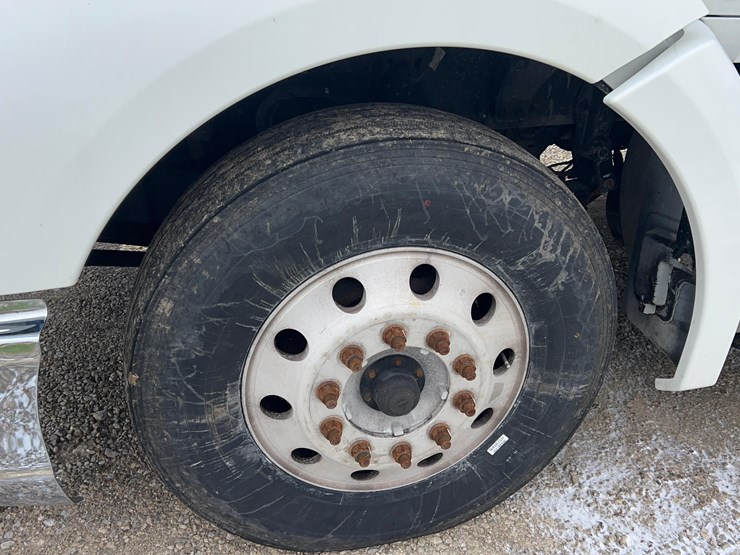 2017-kenworth-t680-image-10