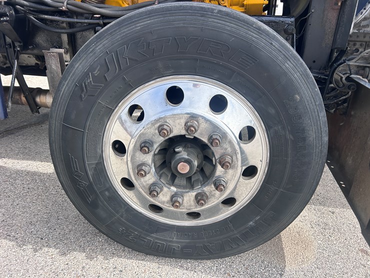 2000-peterbilt-379-image-87