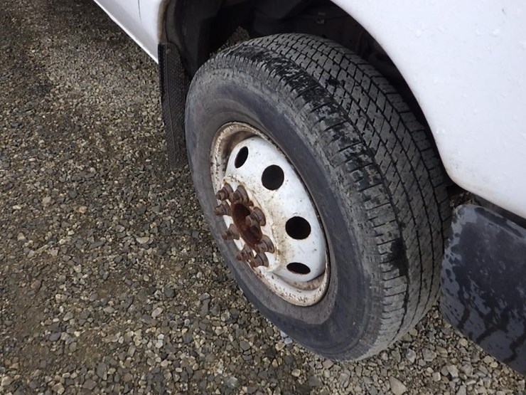 2004-ford-e350-image-26