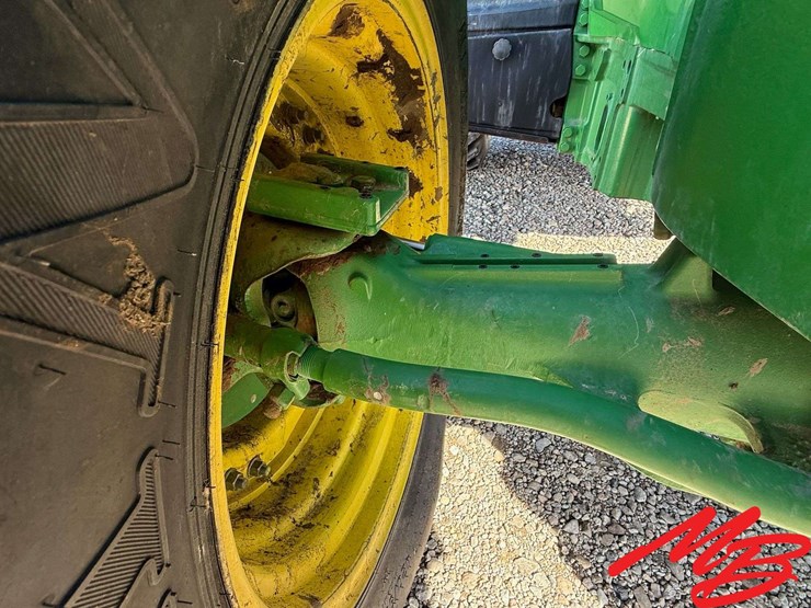 2011-john-deere-7215r-image-16