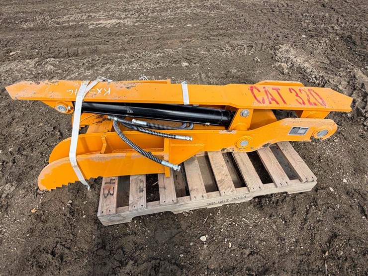 caterpillar-320-image-3