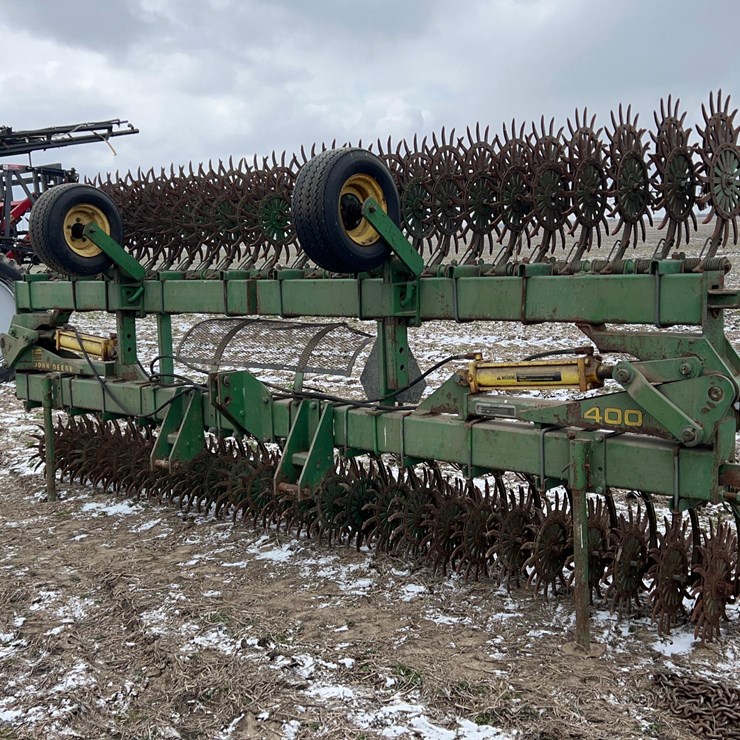 30 JOHN DEERE 400