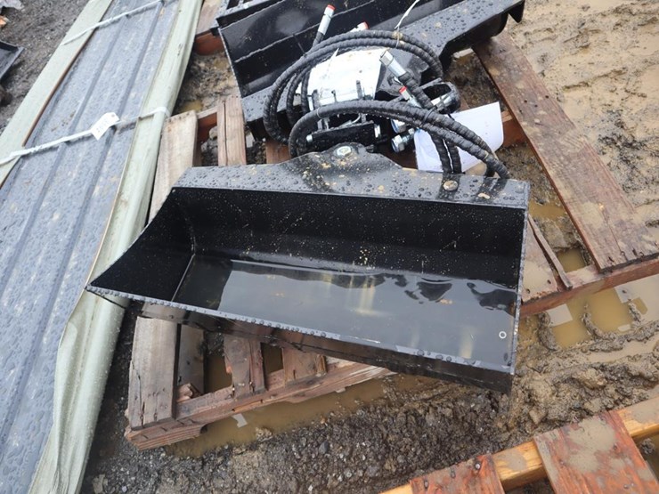 tpm-32"-hydraulic-tilt-bucket-image-4