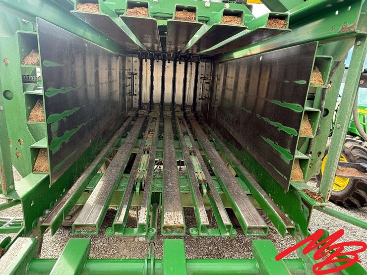 2023-john-deere-l341-image-6