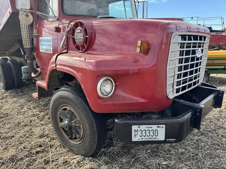 1980-ford-8000-image-4