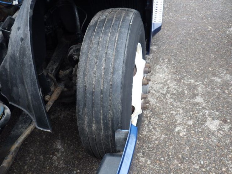 2018-volvo-vnl300-image-21