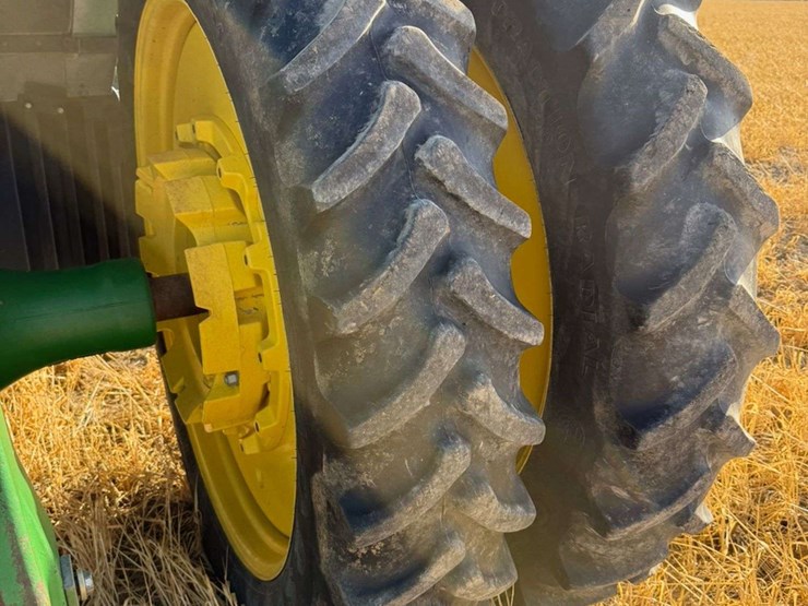 2010-john-deere-8245r-image-22