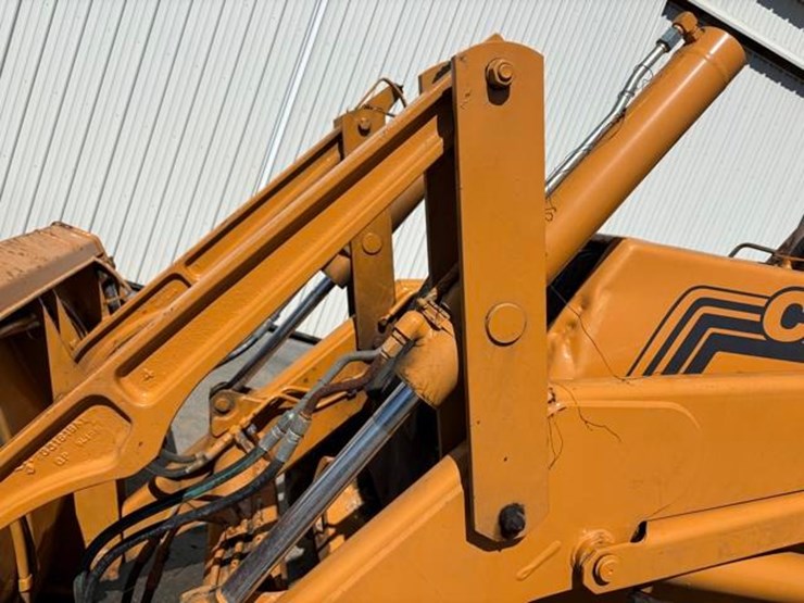 2002-case-590sl-image-25