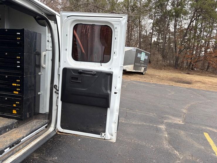 2015-ford-transit-image-27