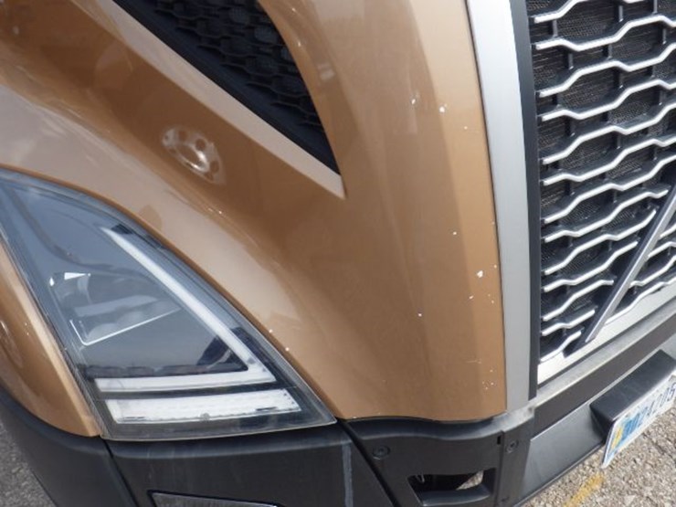 2022-volvo-vnl300-image-6