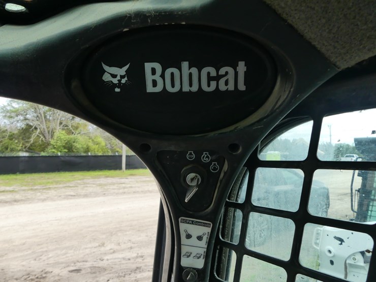 2014-bobcat-t870-image-15