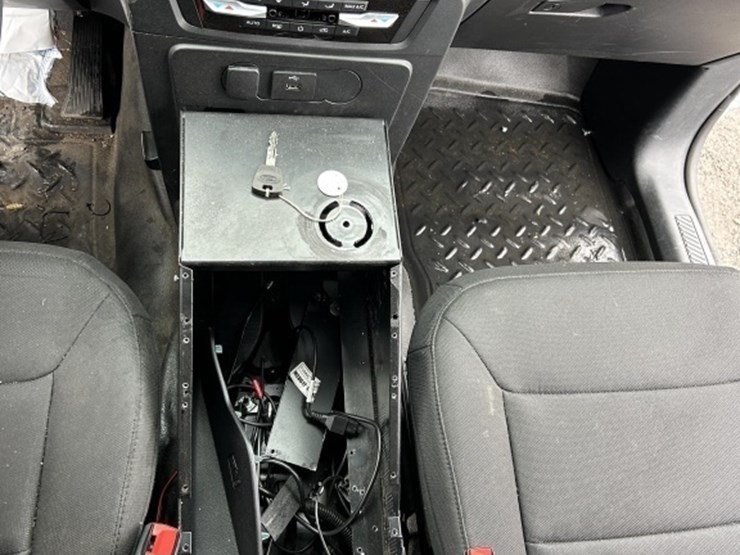 2020-ford-explorer-image-13