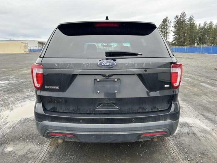 2016-ford-explorer-image-4