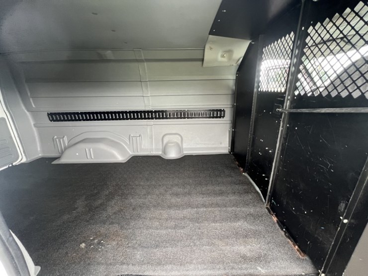 2004-ford-e250-image-24