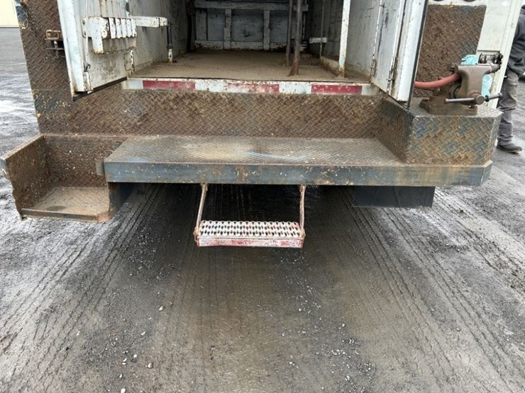 2010-ford-f550-xl-sd-image-14