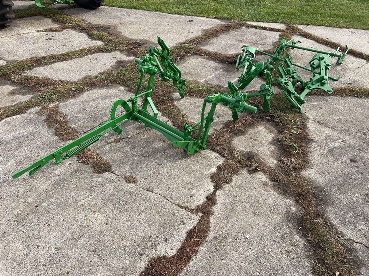 john-deere-one-row-mounted-cultivator-image-1
