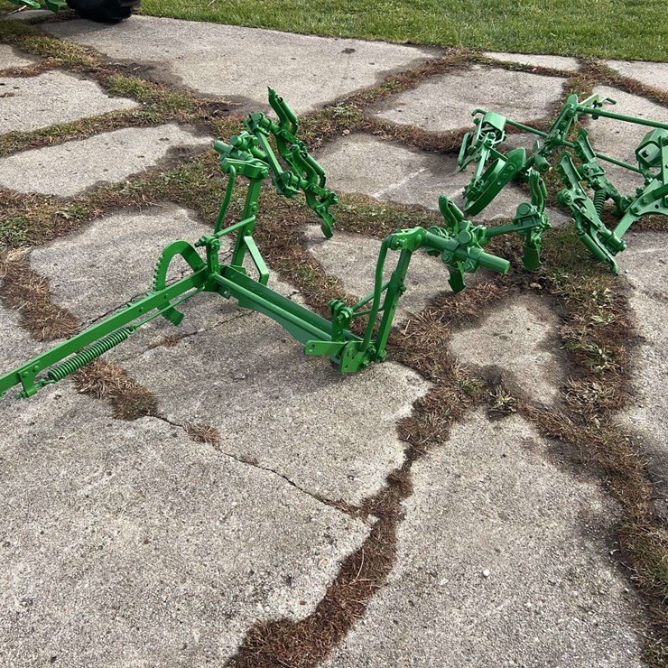 John Deere One Row Mounted Cultivator